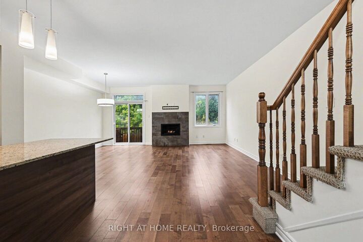 Property Photo:  285 Munro Street  ON K7C 0P3 