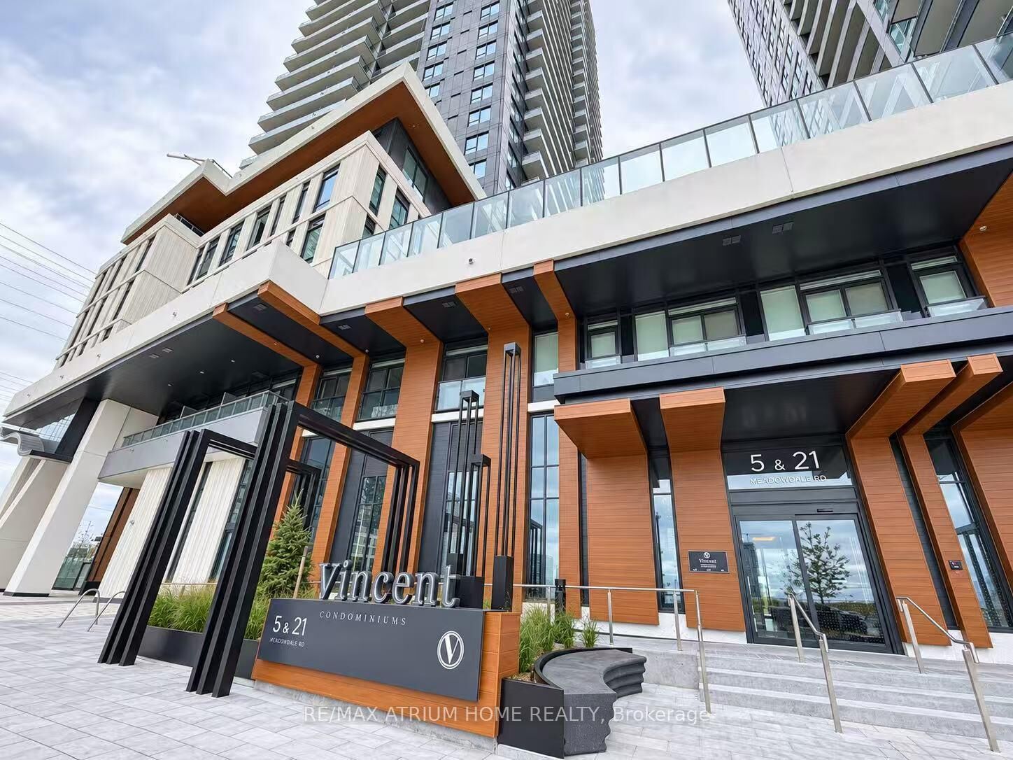 Property Photo:  21 Meadowdale Road 2503  ON L4K 0H6 