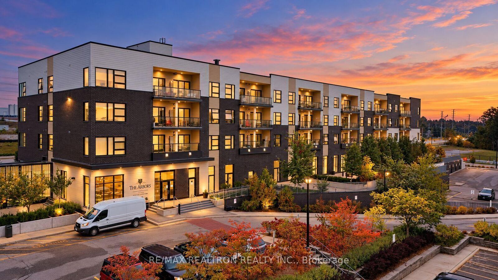Property Photo:  555 William Graham Drive W Ph 446  ON L4G 3H9 