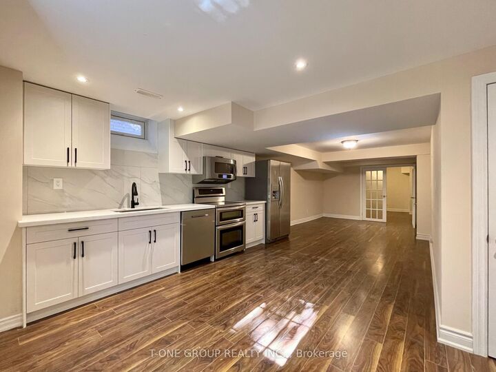 Property Photo: 35 Valemount Way Lower ON L4G 7S3