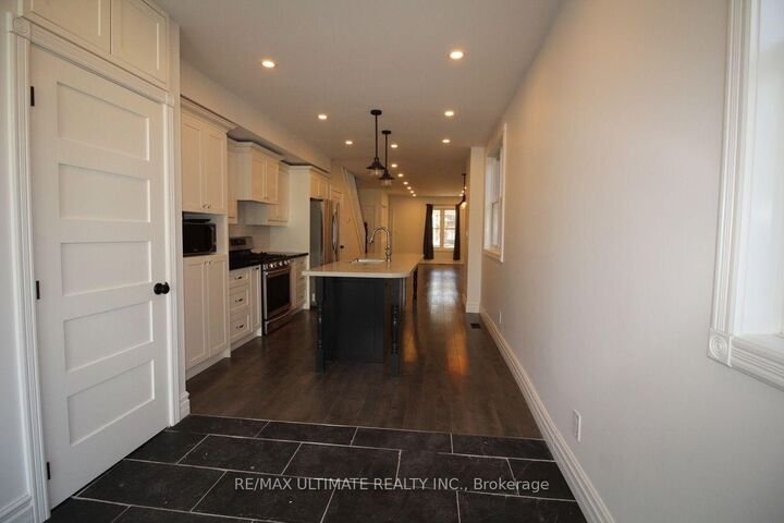Property Photo:  122 Boultbee Avenue Upper  ON M4J 1B4 