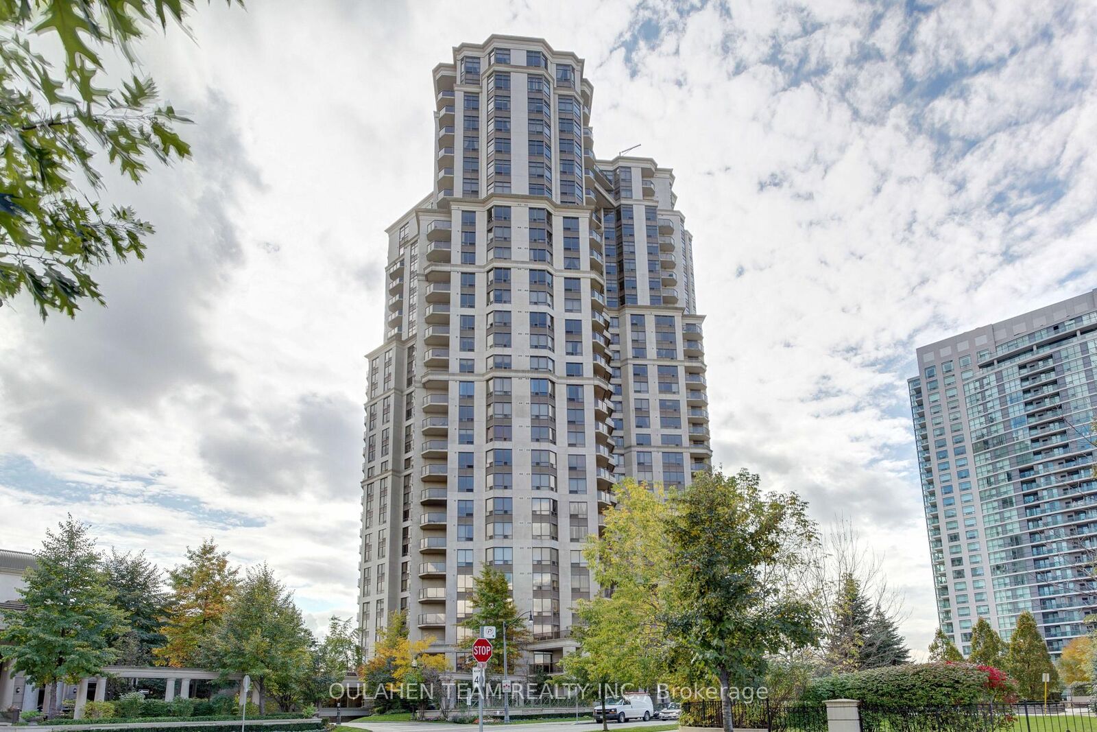 Property Photo:  80 Harrison Garden Boulevard 219  ON M2N 7E3 
