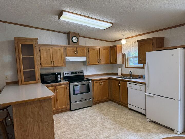 Property Photo:  16 E 4th Avenue  SD 57445 