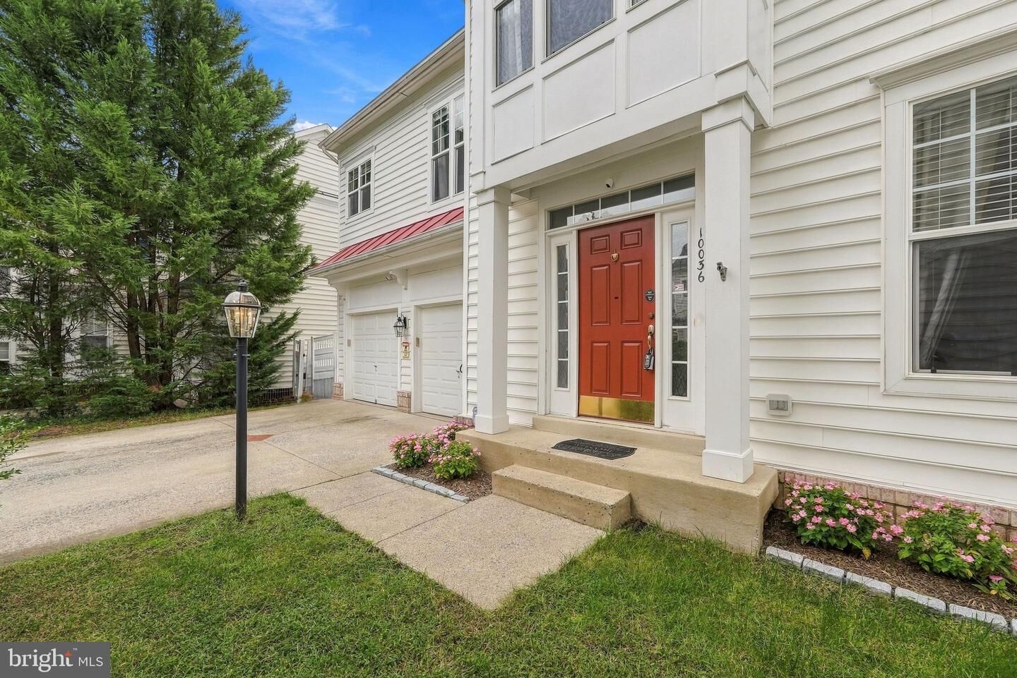 Property Photo: 10036 Pentland Hills Way VA 20136