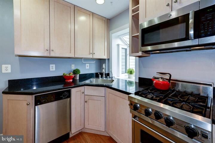 Property Photo:  411 Mount Vernon Avenue  VA 22301 