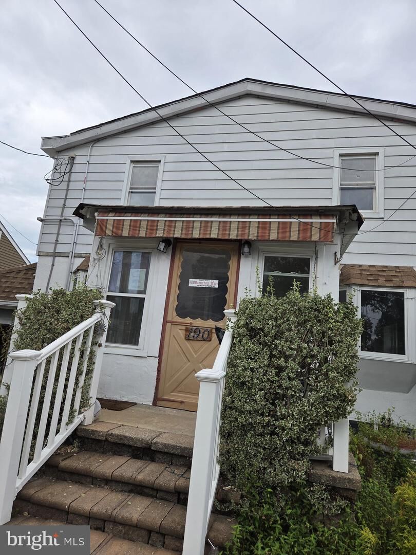 Property Photo:  