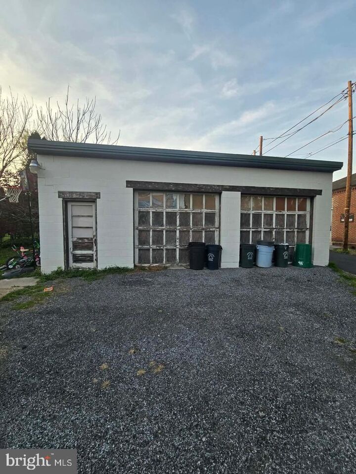 Property Photo:  36 N Railroad Street  PA 17003 