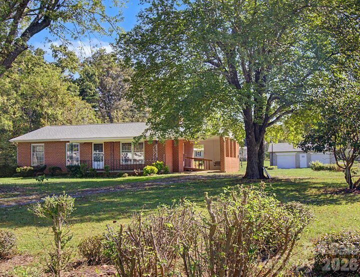 Property Photo: 188 Pinner Road NC 28704