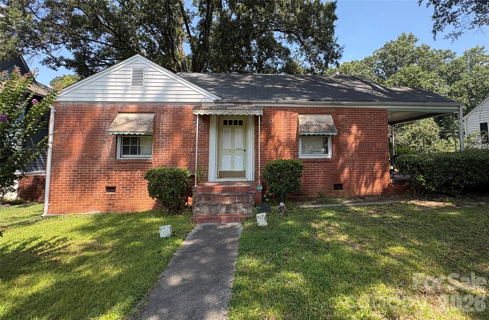 Property Photo: 901 Drummond Avenue NC 28205