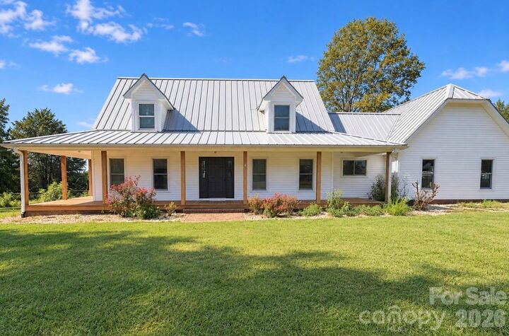 Property Photo: 2405 Startown Road NC 28658