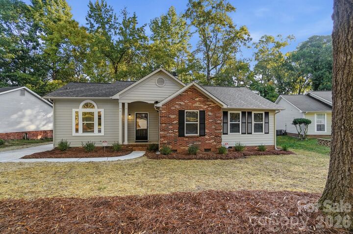 Property Photo: 6044 Acadian Woods Drive NC 28227