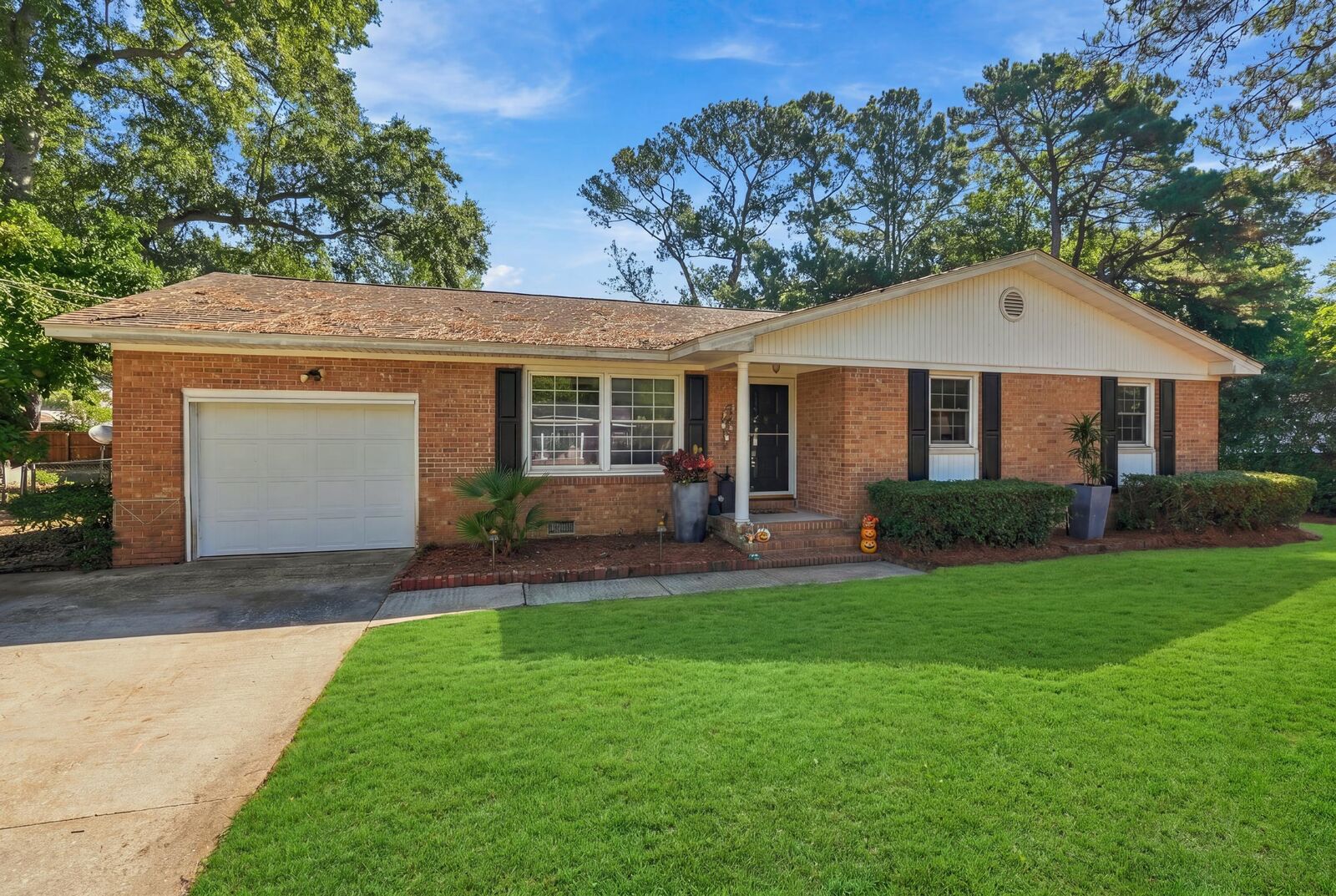 Property Photo: 1060 Woodside Drive SC 29412