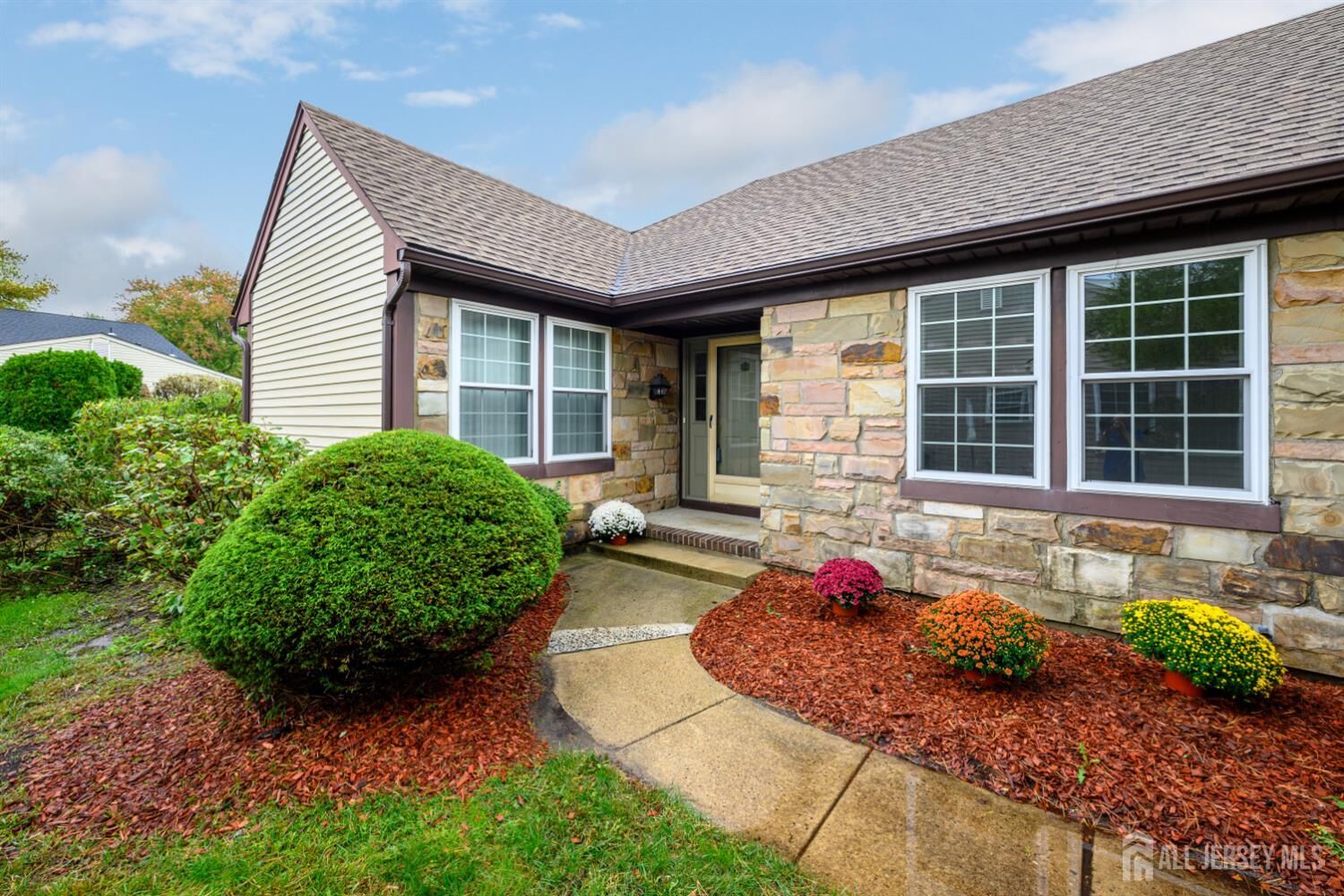 Property Photo:  13 Benjamin Franklin Drive  NJ 08831 