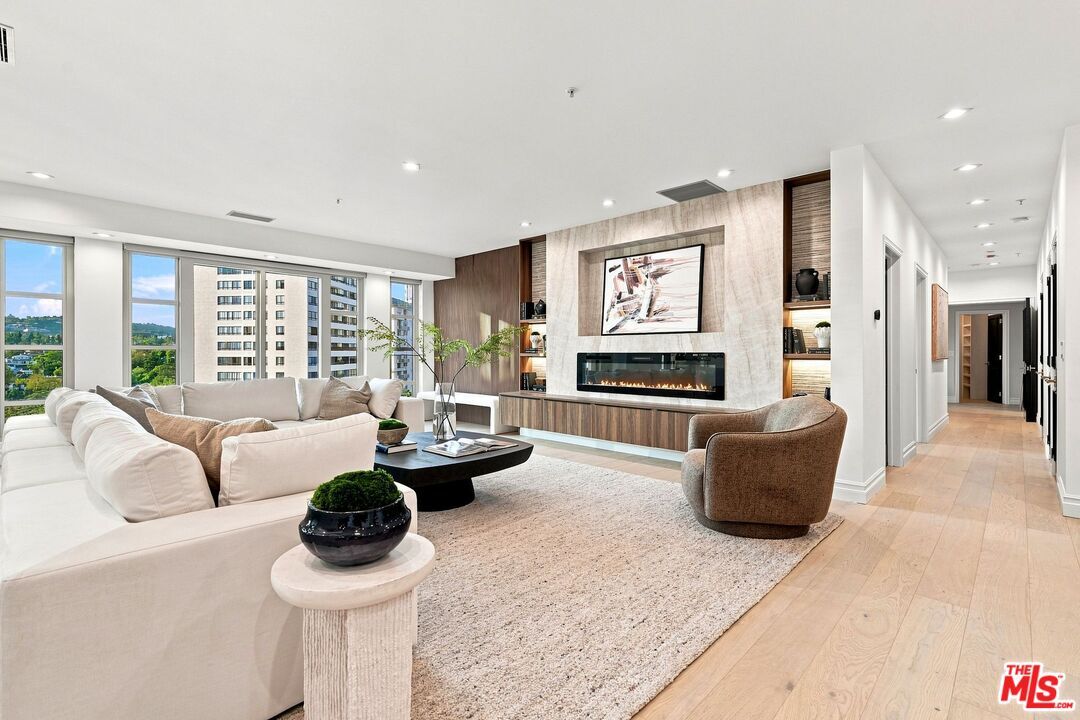 Property Photo:  10580 Wilshire Blvd, Unit 36  CA 90024 