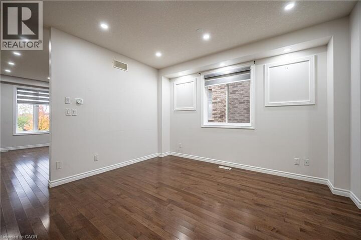 Property Photo:  121 Steeplechase Way Upper  ON N2K 0E7 