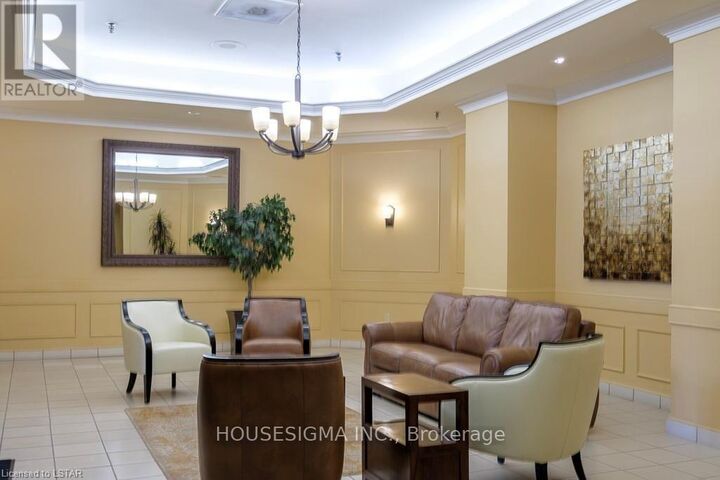 Property Photo:  389 Dundas Street 2206  ON N6B 3L5 