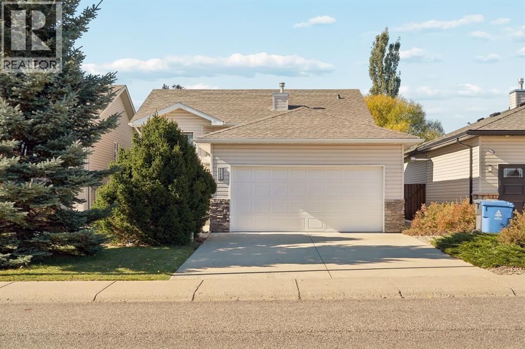 Property Photo: 246 Fairmont Boulevard South AB T1K 7M7