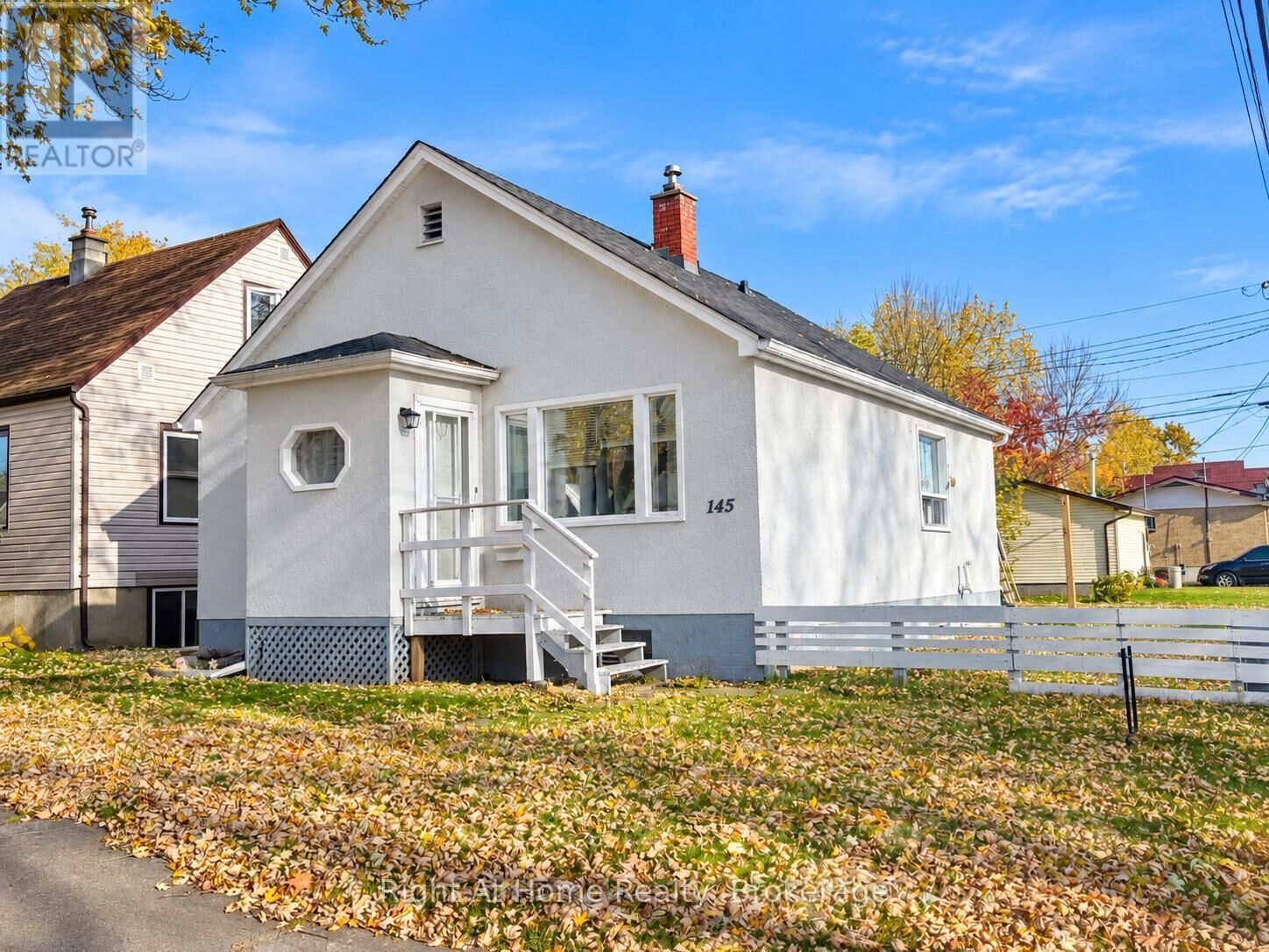 Property Photo:  145 Kenogami Avenue South  ON P7B 4R8 