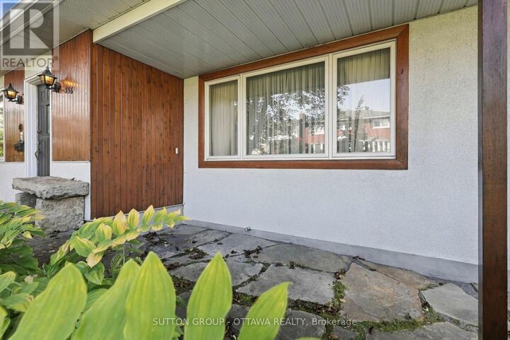 Property Photo:  556 Westminster Avenue Northwest  ON K2A 2V3 