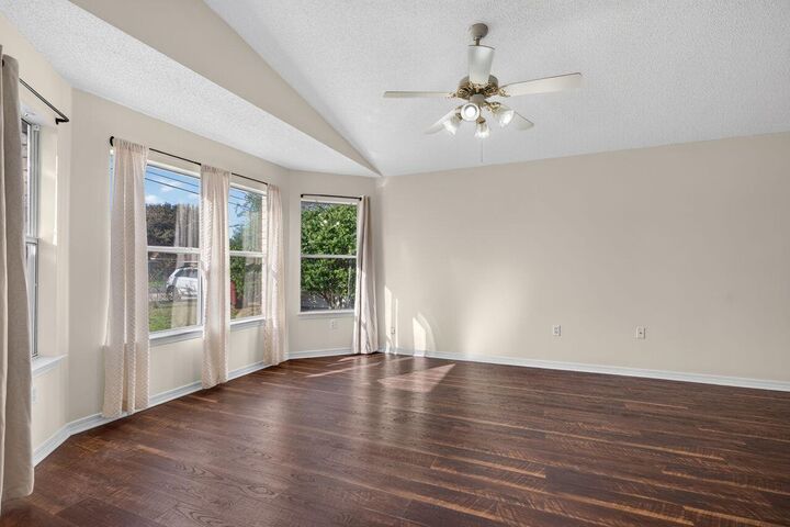 Property Photo: 1269 Jefferyscot Drive FL 32536
