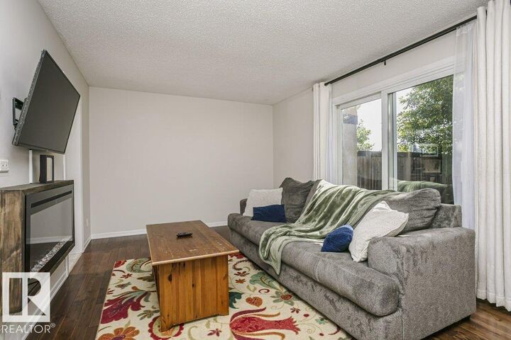 Property Photo:  117 Woodstock NW  AB T5T 0H6 