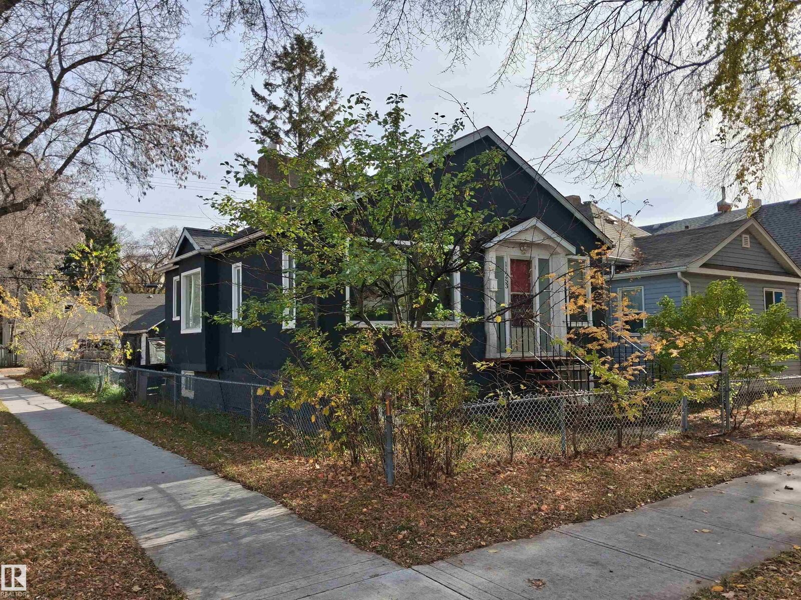Property Photo:  11253 91 Street NW  AB T5B 4A1 