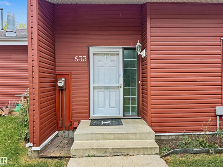 Property Photo:  633 Millbourne Road NW  AB T6K 3N3 