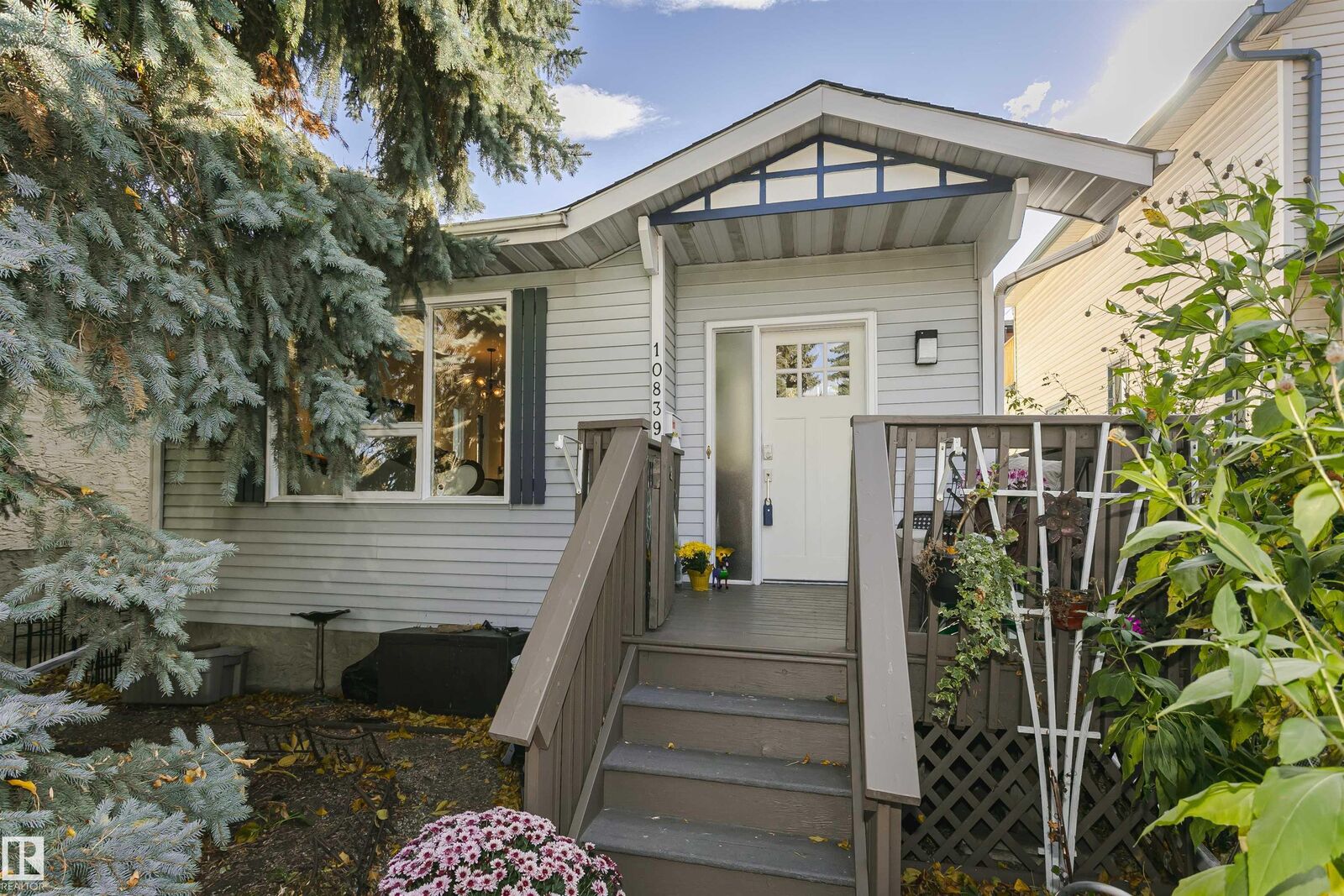 Property Photo:  10839 80 Avenue NW  AB T6E 1V9 
