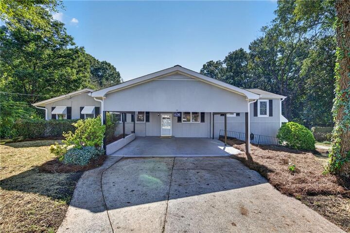 Property Photo:  1536 W Oak Drive  GA 30062 