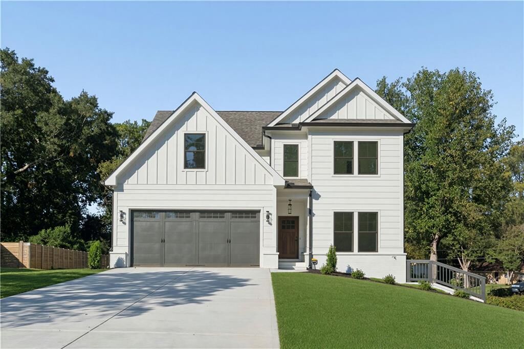 Property Photo:  2425 Elmwood Circle  GA 30339 