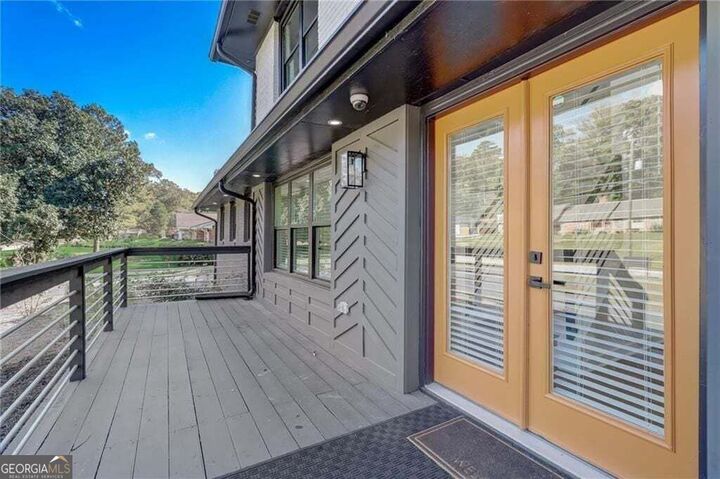 Property Photo:  3202 SW Kingsdale Drive SW  GA 30311 