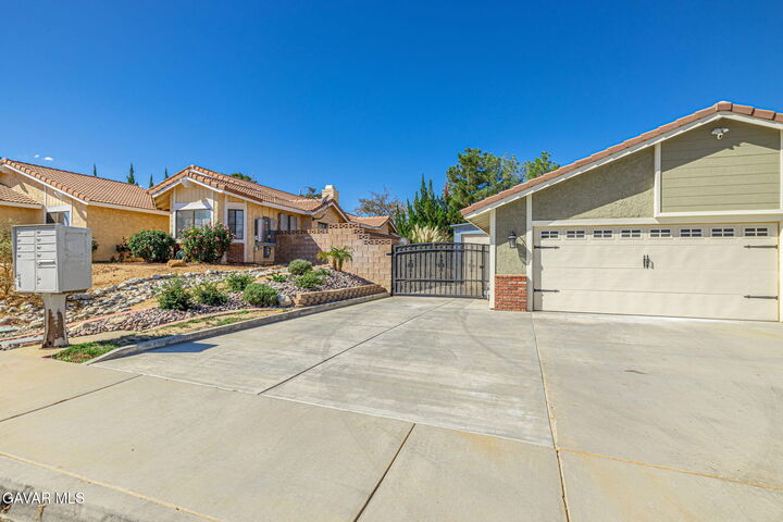 Property Photo:  42323 Camellia Drive  CA 93536 