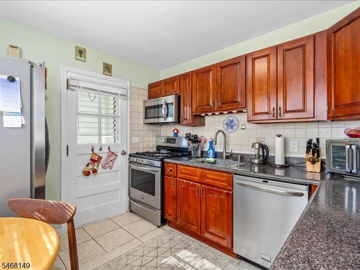 Property Photo:  806 Pinewood Rd  NJ 07083 