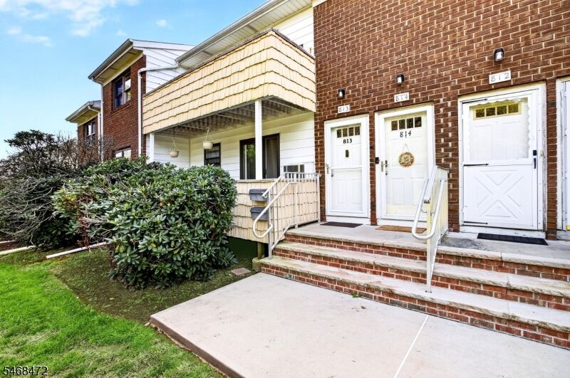 Property Photo: 813 Victoria Ct 813 NJ 08844
