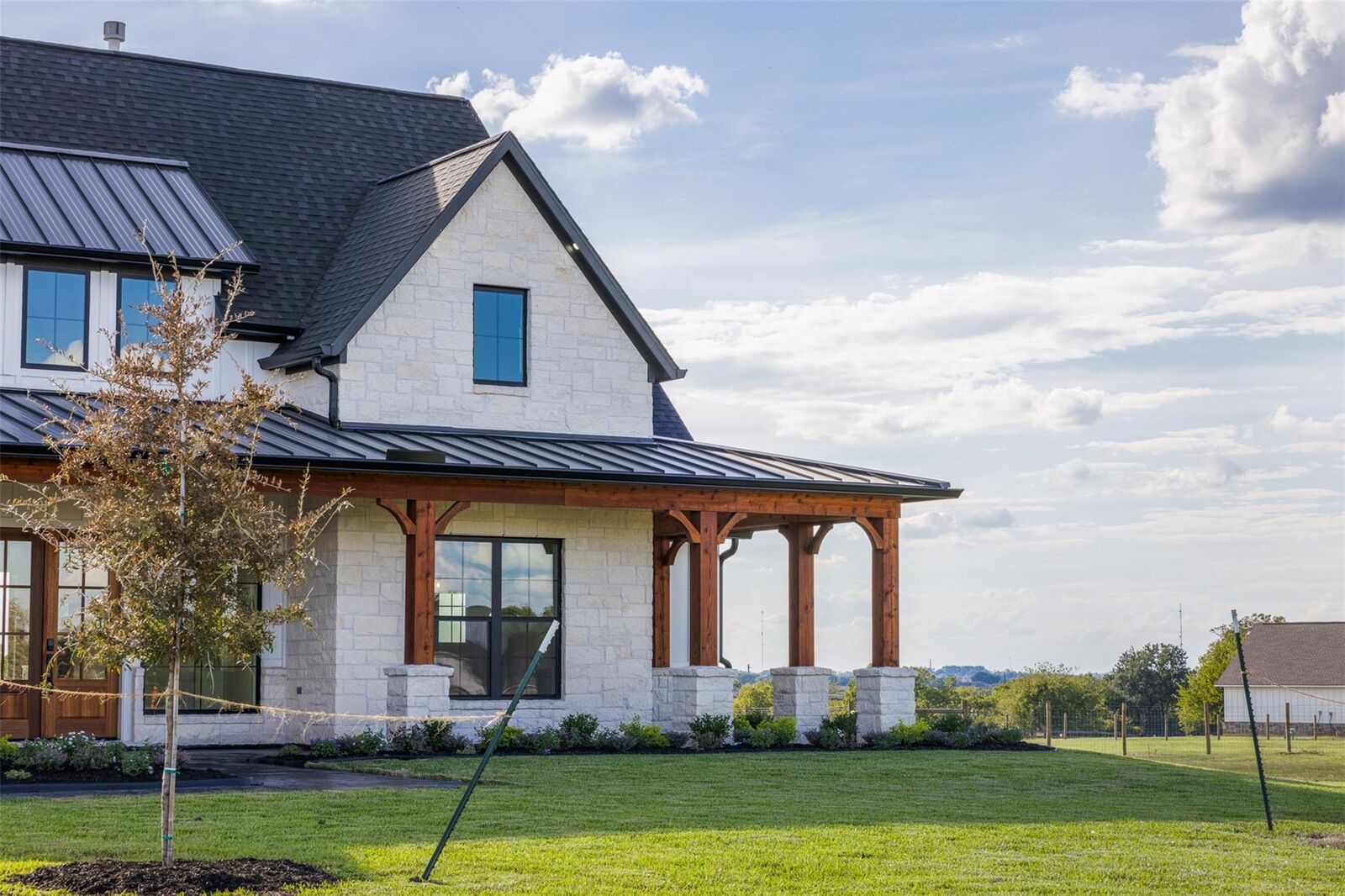 Property Photo:  203 Astoria Avenue  TX 78954 