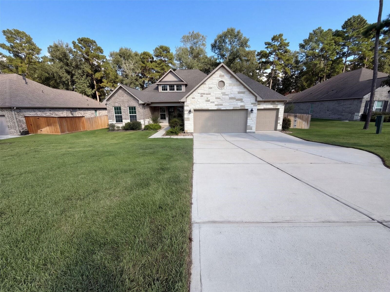 Property Photo:  317 Treaty Oak Court  TX 77354 