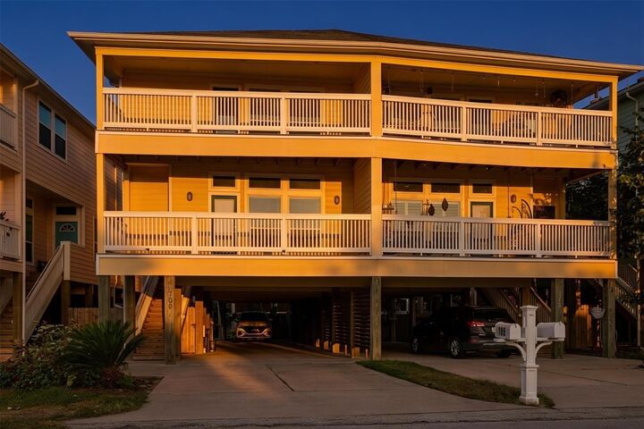 Property Photo: 705 N Bayshore Drive TX 77571