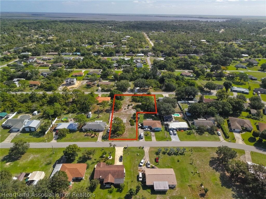 Property Photo:  1617 Oak Avenue  FL 33852 