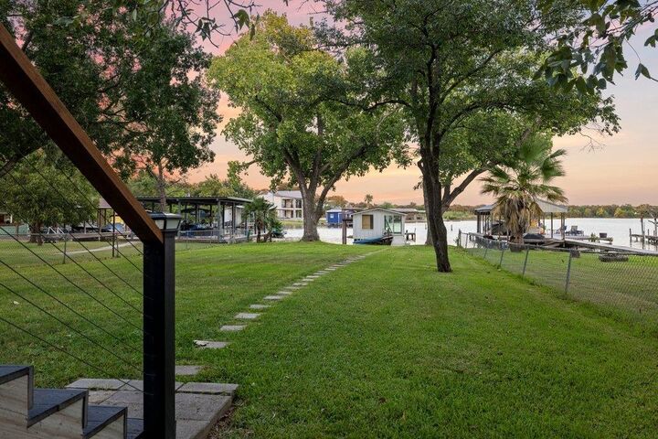 Property Photo: 912 Hill Circle West Drive TX 78654-2035