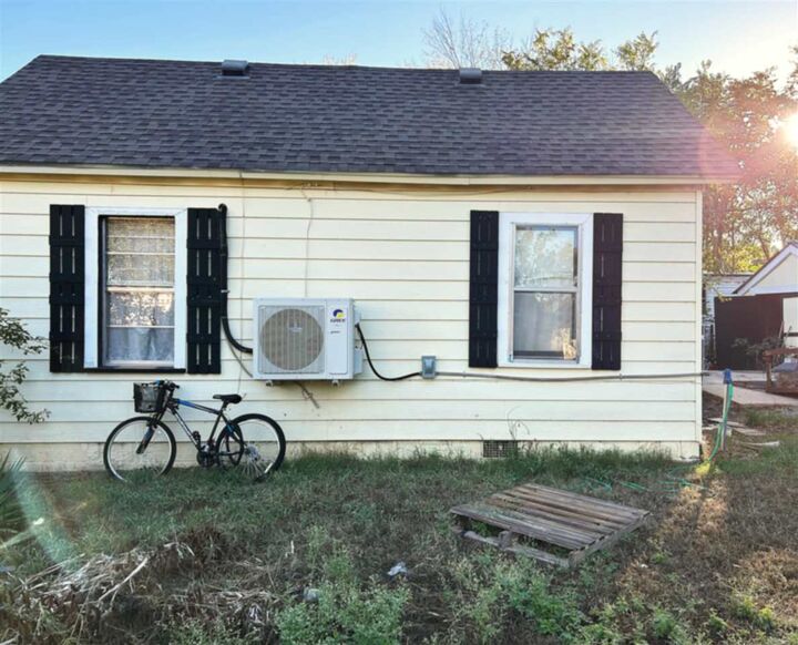 Property Photo:  610 E Franklin Ave.  OK 73006 