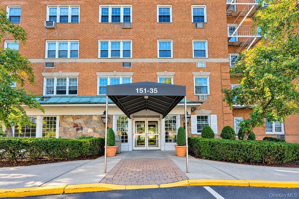 Property Photo:  151-35 84th Street 5G  NY 11414 
