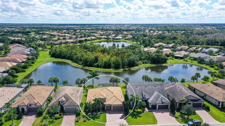 Property Photo: 6827 Gosport Cove FL 34202