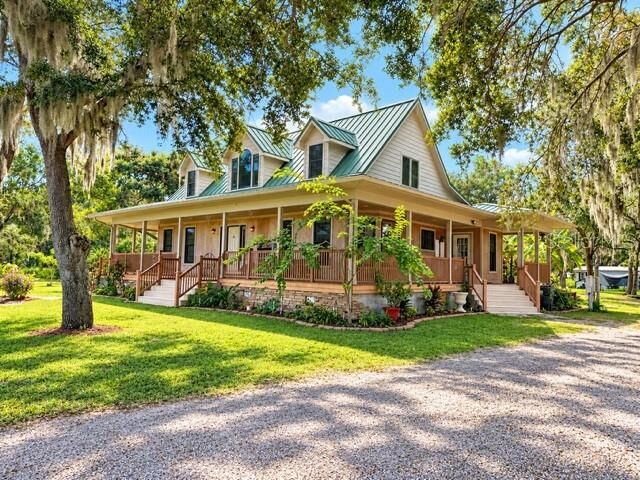 Property Photo: 216 Castillo Road FL 33570