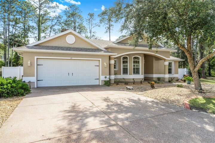 Property Photo: 19 Seckel Court FL 32137
