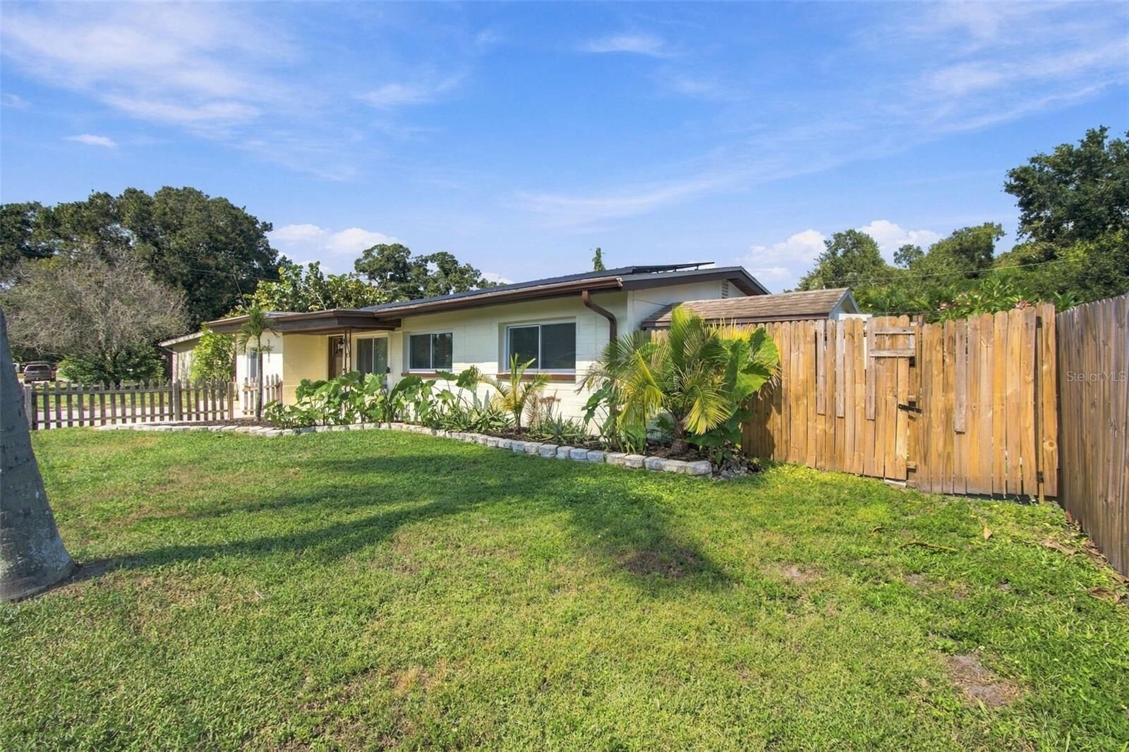 Property Photo:  5881 67th Avenue N  FL 33781 
