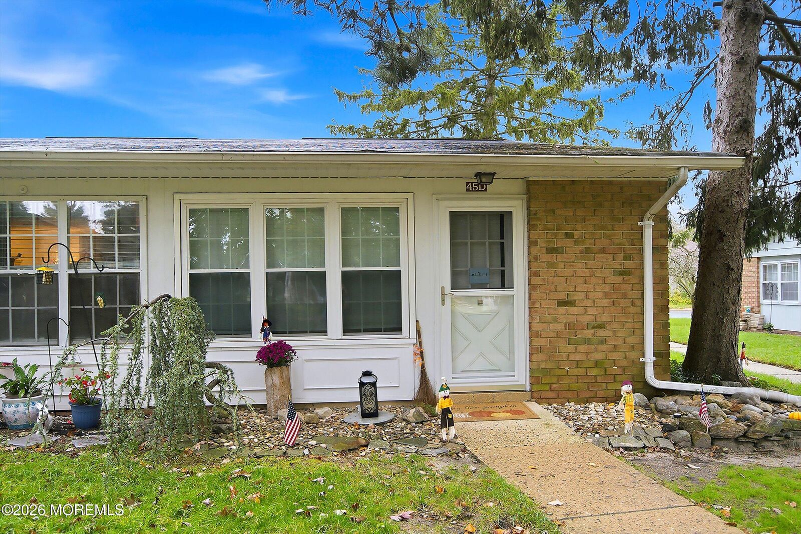Property Photo:  45 Edinburgh Lane  NJ 08759 