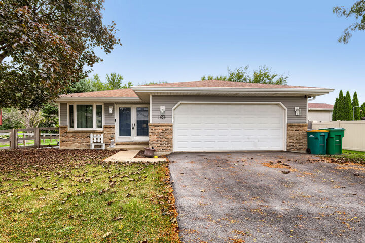 Property Photo:  1104 Rushwood Avenue  IL 60404 