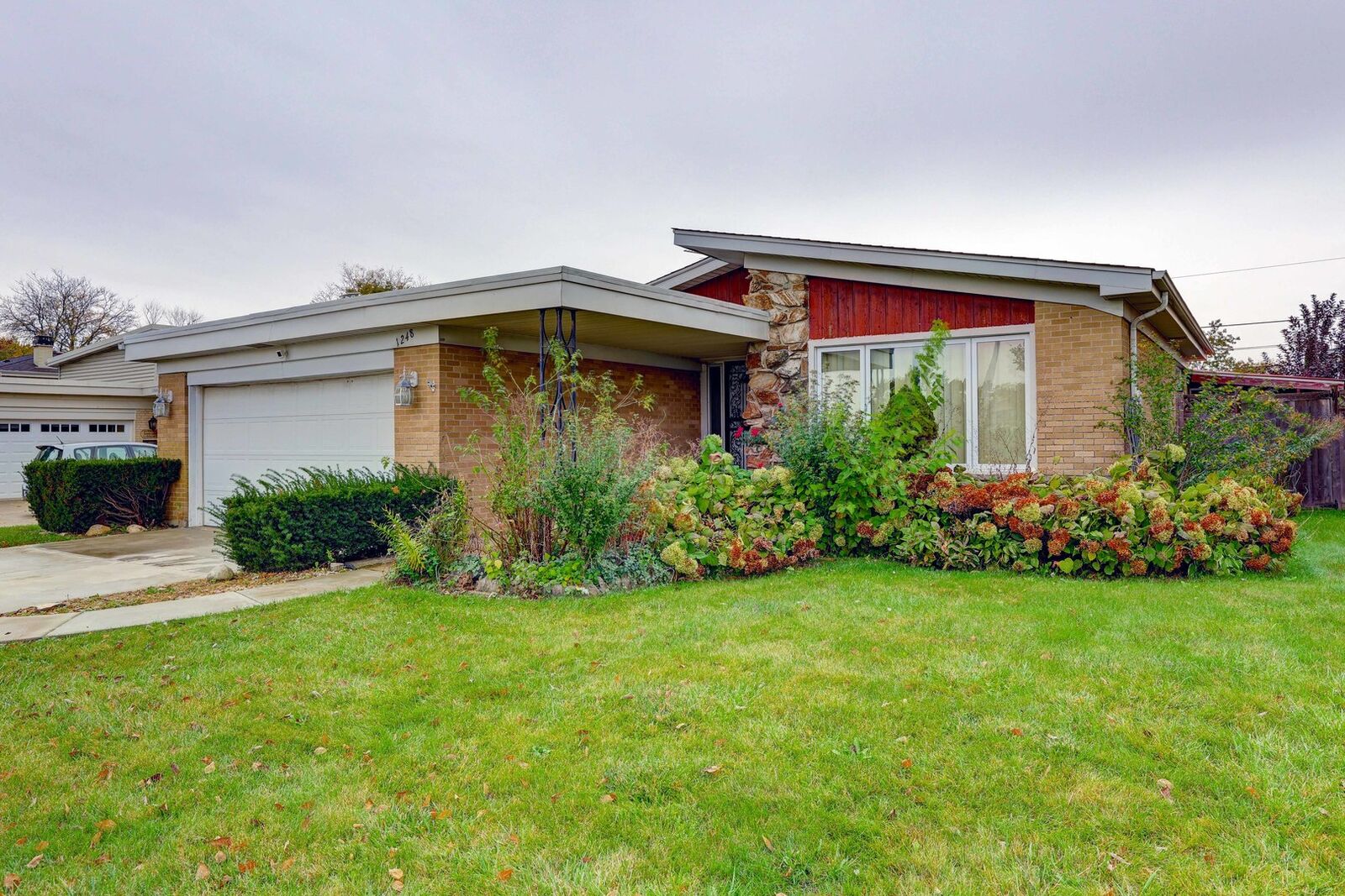 Property Photo:  1248 Andrea Lane  IL 60018 