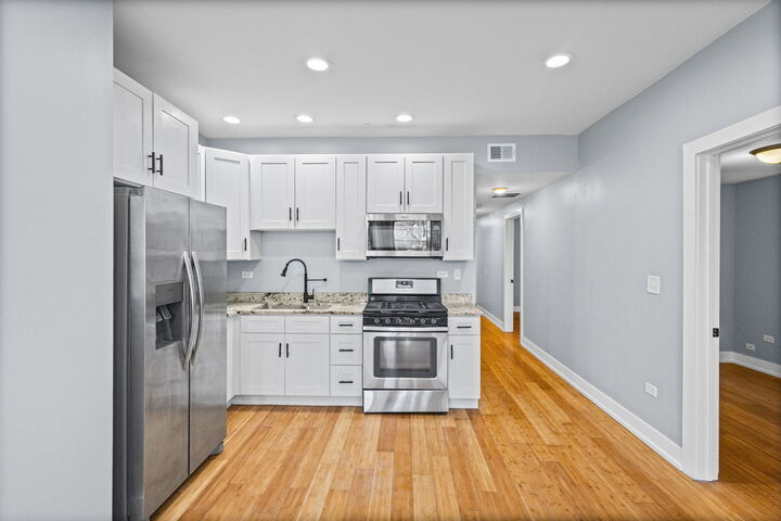 Property Photo:  2833 W Polk Street  IL 60612 