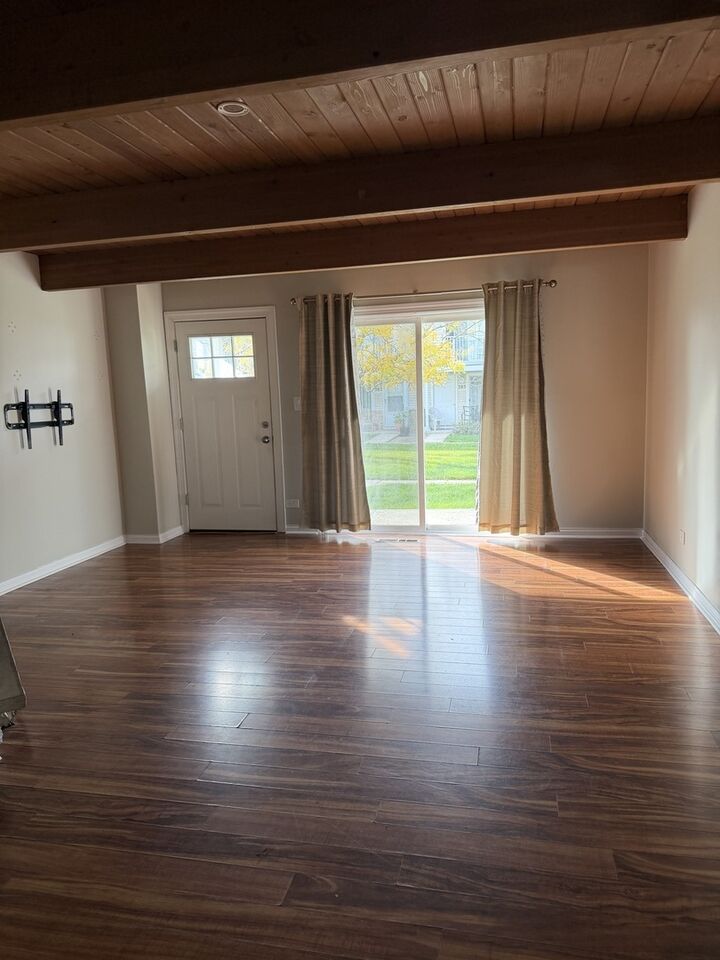 Property Photo:  351 Meadow Green Lane 351  IL 60073 